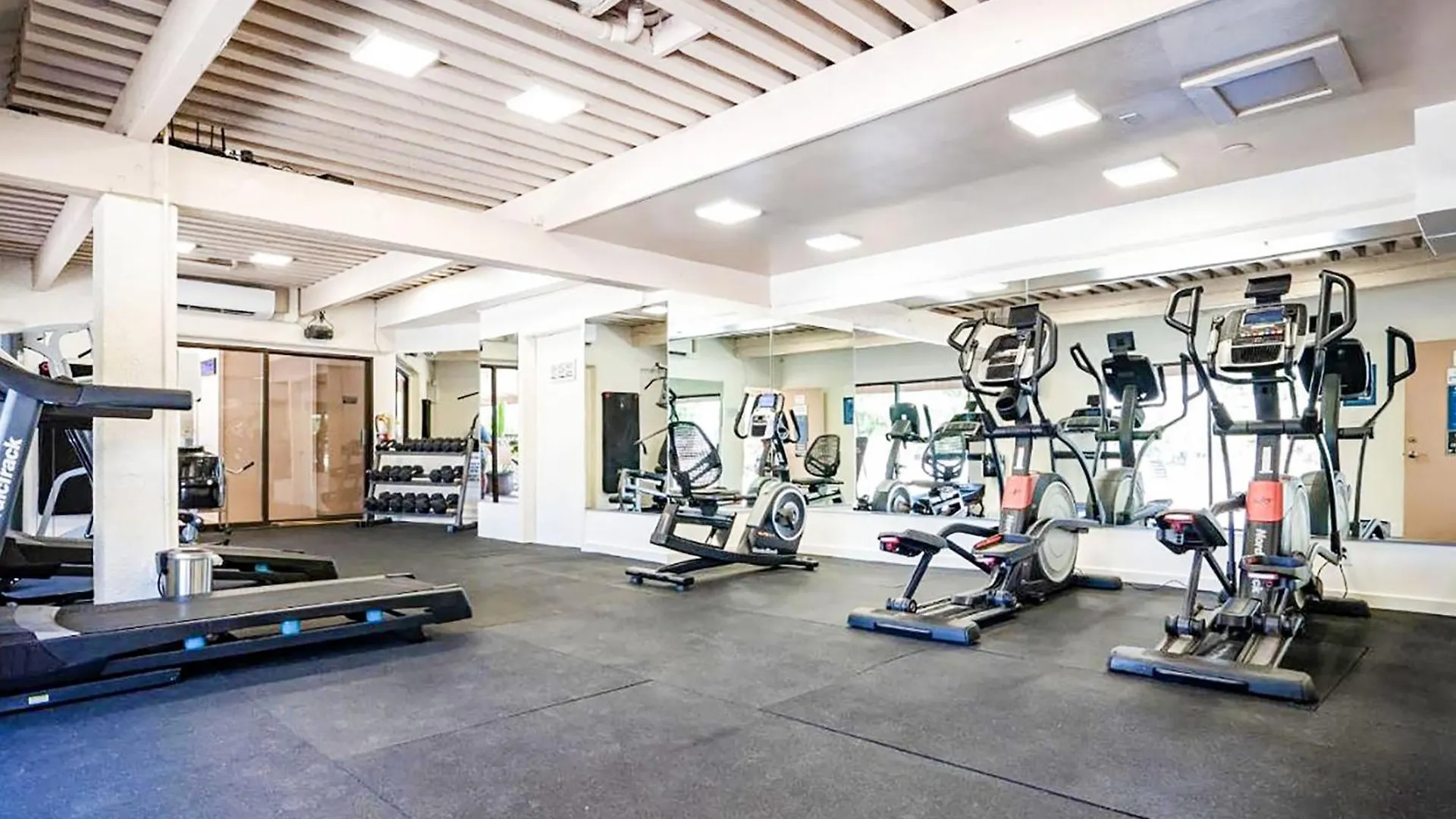 ויילי Kamaole Sands 4-407 - Ocean Views, King Beds, Spacious Layout, Split-Ac, Wi-Fi בית נופש