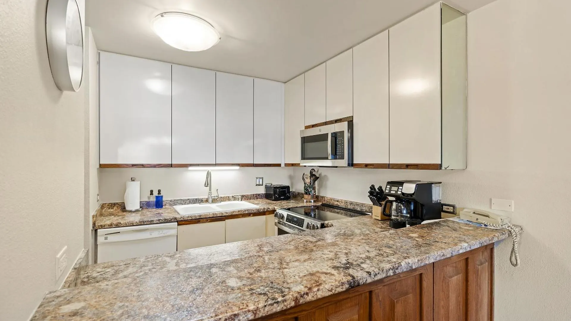Kamaole Sands 4-407 - Ocean Views, King Beds, Spacious Layout, Split-Ac, Wi-Fi Wailea  Holiday home Wailea (Maui)