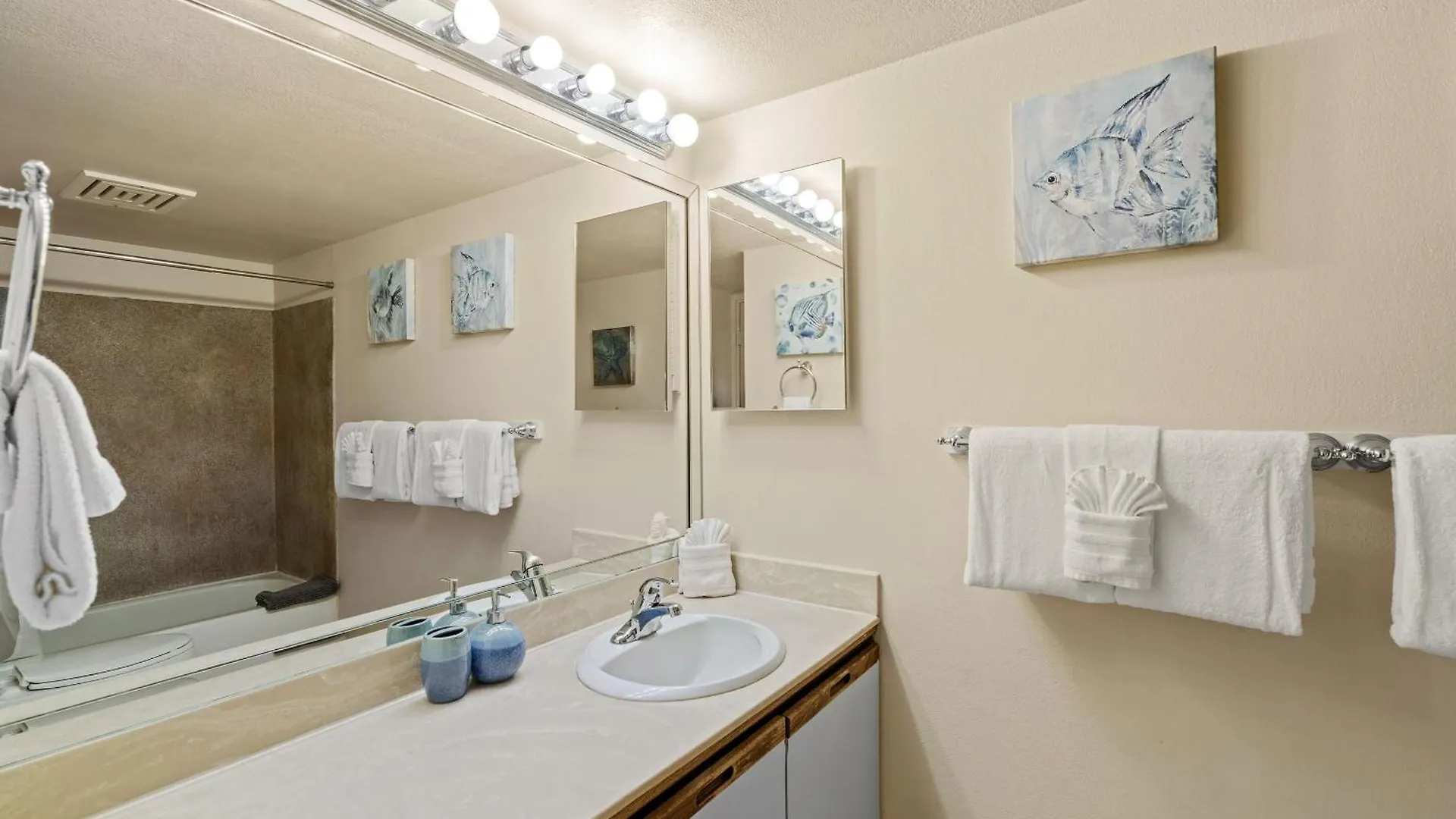 Holiday home Kamaole Sands 4-407 - Ocean Views, King Beds, Spacious Layout, Split-Ac, Wi-Fi Wailea  United States