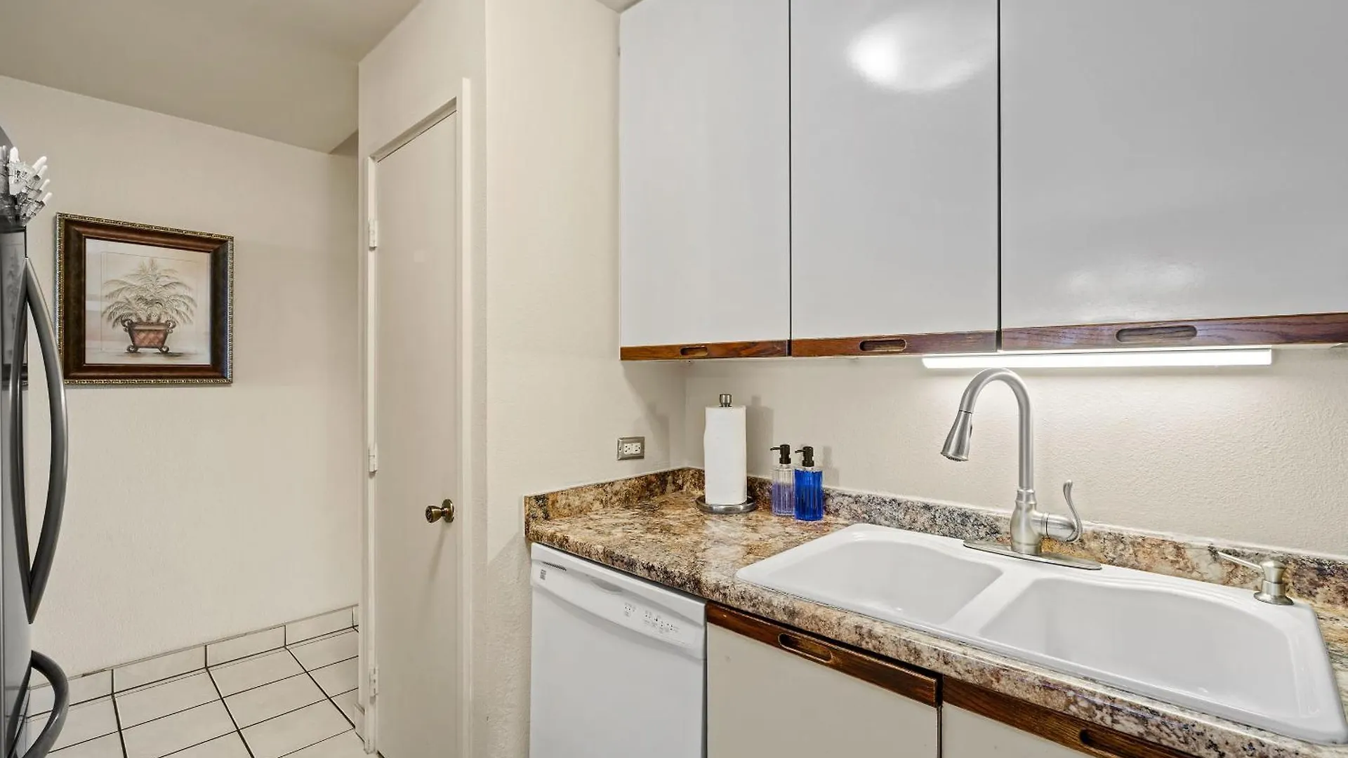 Kamaole Sands 4-407 - Ocean Views, King Beds, Spacious Layout, Split-Ac, Wi-Fi Wailea  United States
