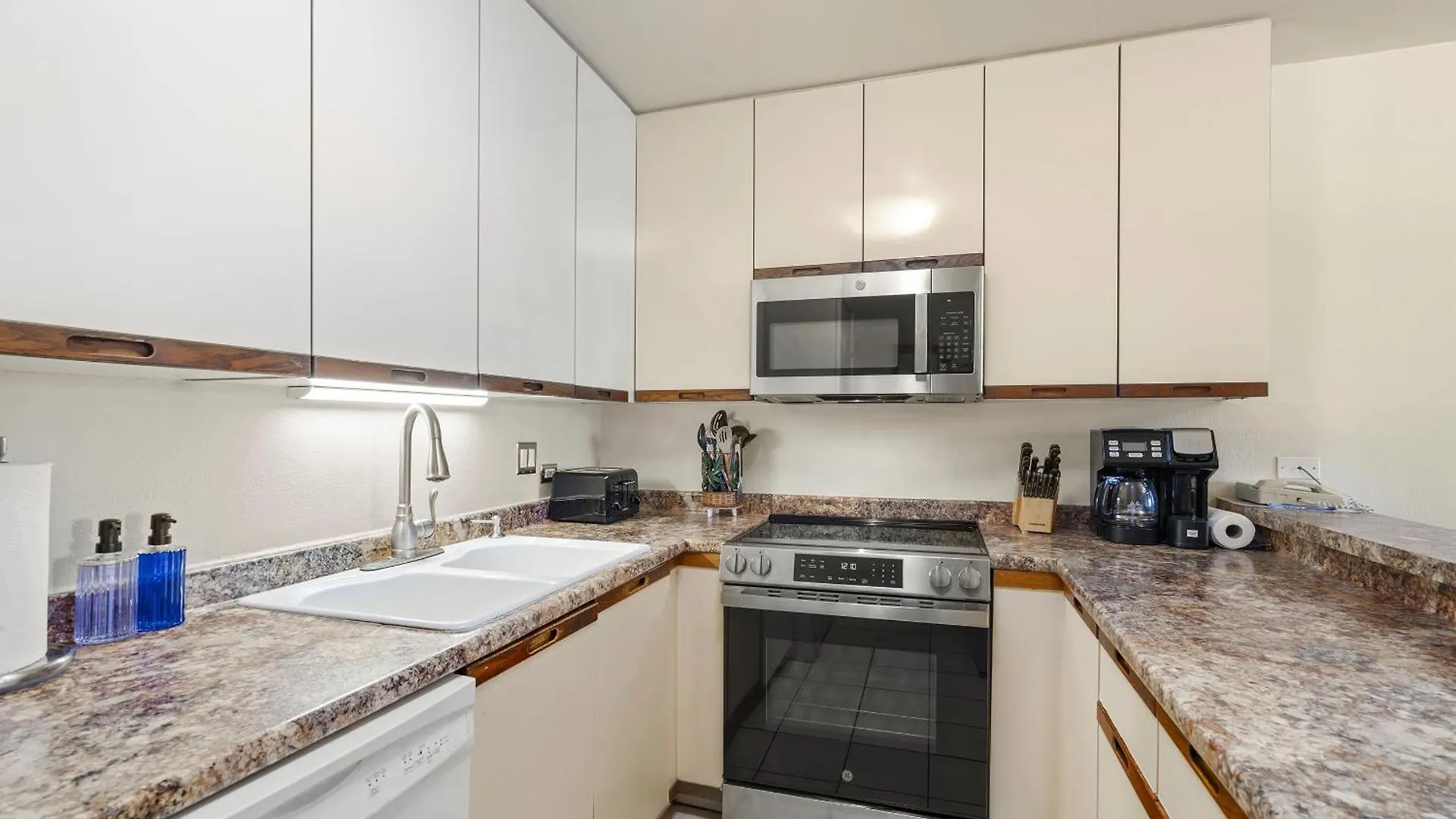 Holiday home Kamaole Sands 4-407 - Ocean Views, King Beds, Spacious Layout, Split-Ac, Wi-Fi Wailea