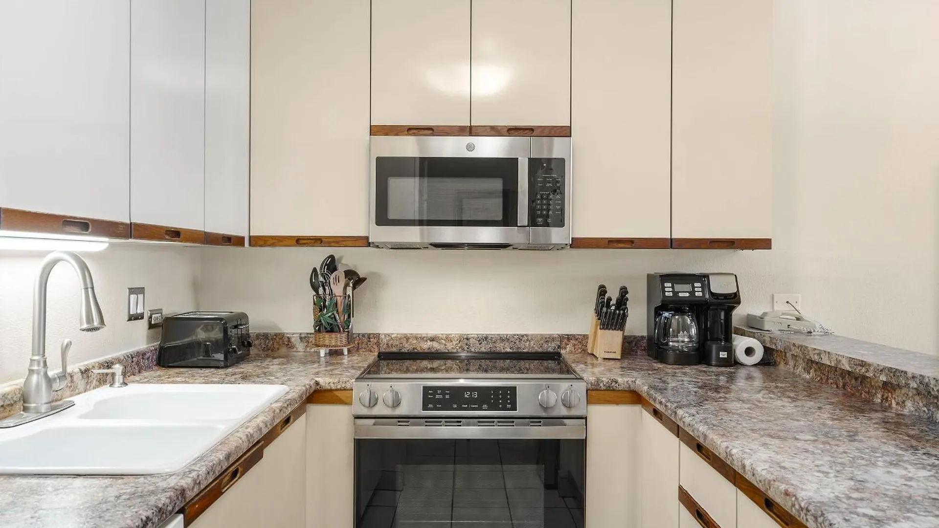 Holiday home Kamaole Sands 4-407 - Ocean Views, King Beds, Spacious Layout, Split-Ac, Wi-Fi Wailea  United States